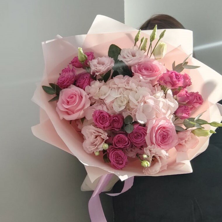 Авторский букет "Мальвина"  гортензии розы эустомы эвкалипт