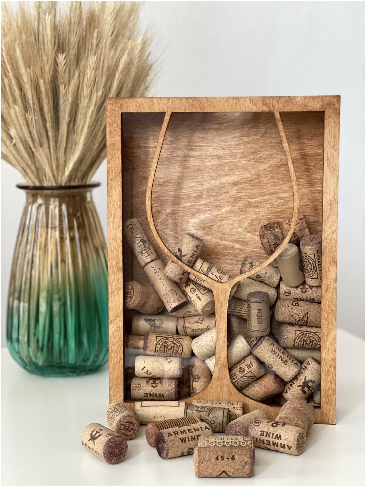 фото Копилка для винных пробок