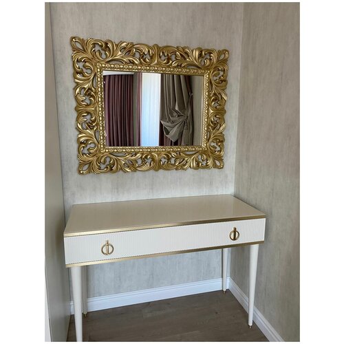 Зеркало в раме 