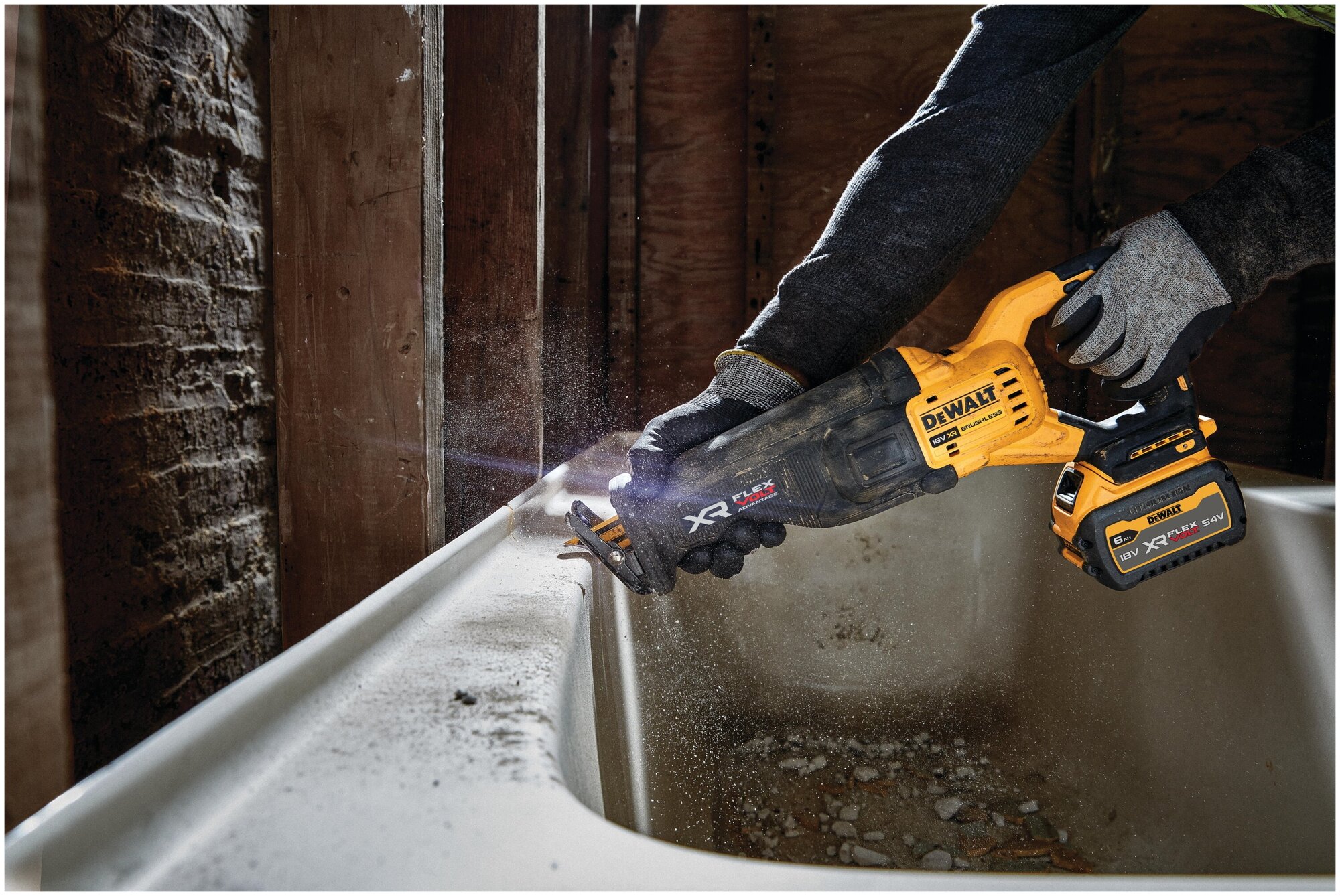 Пила сабельная аккумуляторная DEWALT DCS386NT в кейсе - фотография № 9