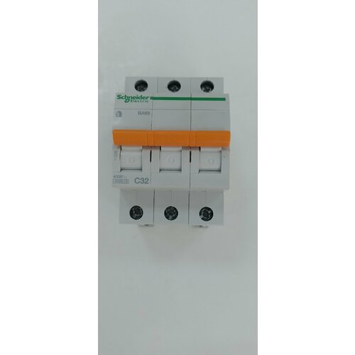 Автоматический выключатель Schneider Electric ВА63 3п 32A C 45 кА 2500₽