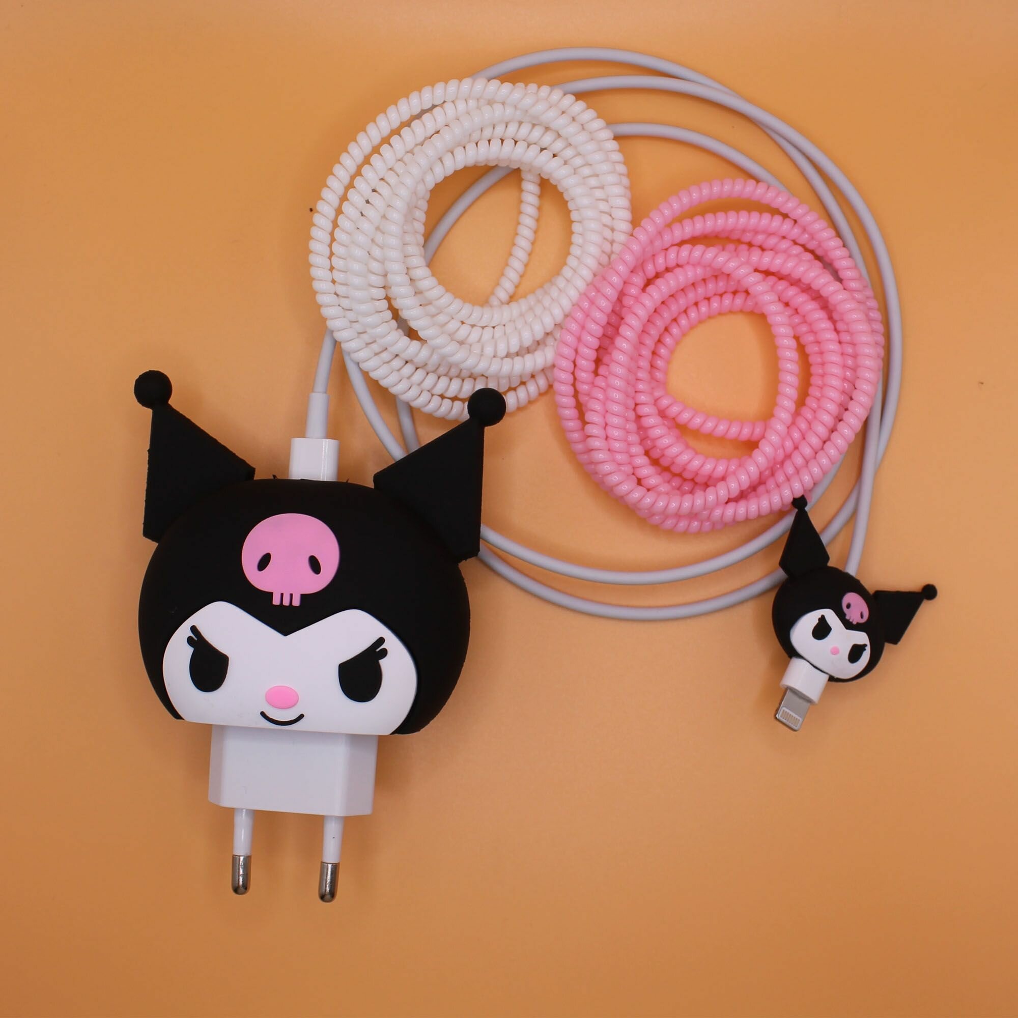 Комплект с обмоткой-спиралью для кабеля и защитный чехол для зарядки / защита кабеля от излома / Kawaii Kuromi Каваи Куроми (белый матовый и розовый)