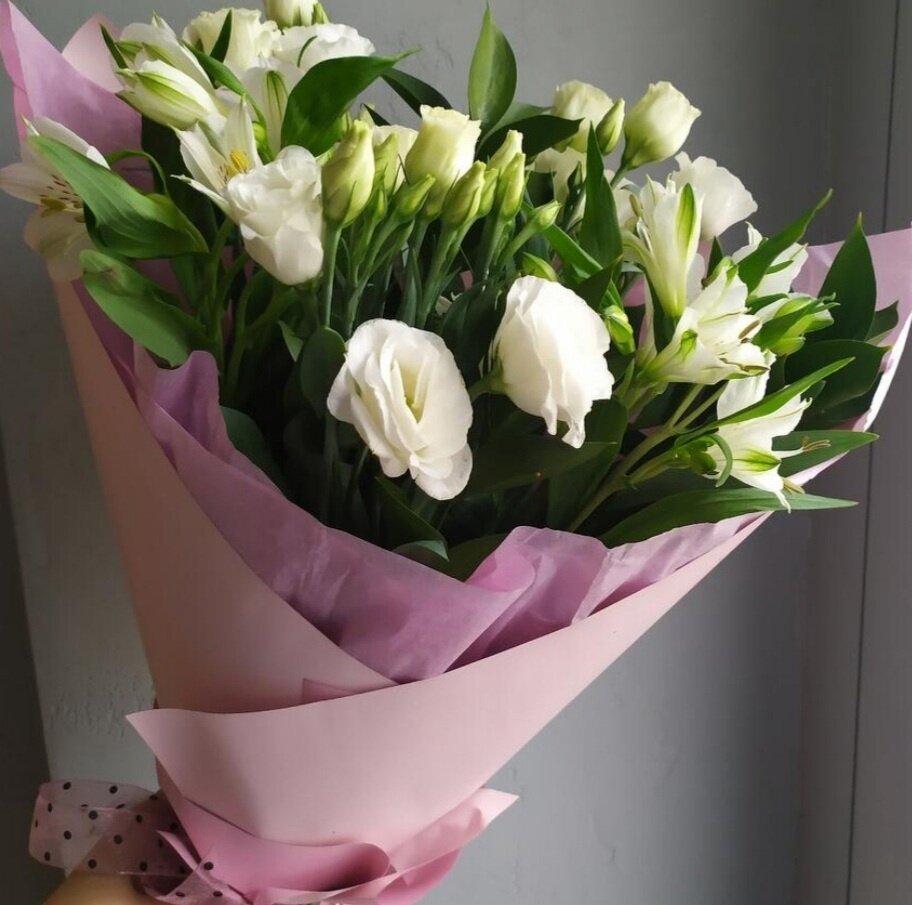 Букет Flowers to live "Презент", эустома, альстромерия и рускус, 5шт, 60см