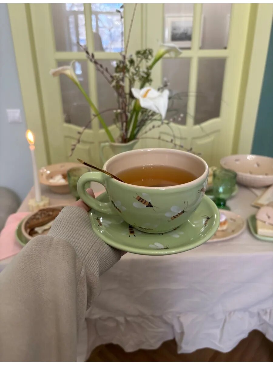 Тарелка и чашка с пчелками