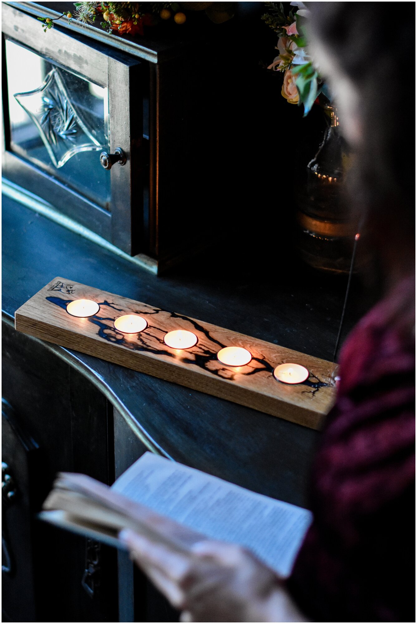 Подсвечник деревянный "5 свечей" 39,5х9,5 см. для чайной свечи (синяя молния) - фотография № 8