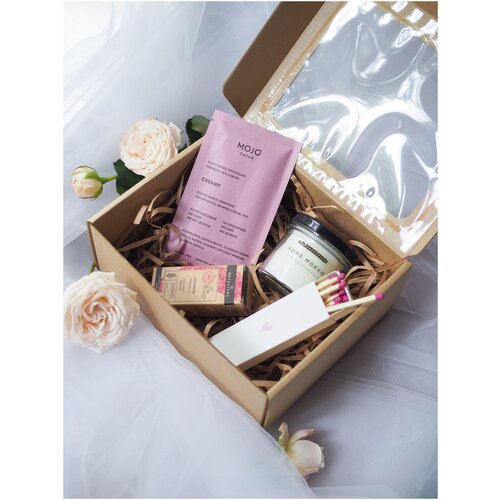 Подарочный набор с ароматической свечой, спичками и мылом