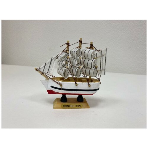 Изделие декоративное- Деревянные парусные лодки ручной работы 10 см (красный)