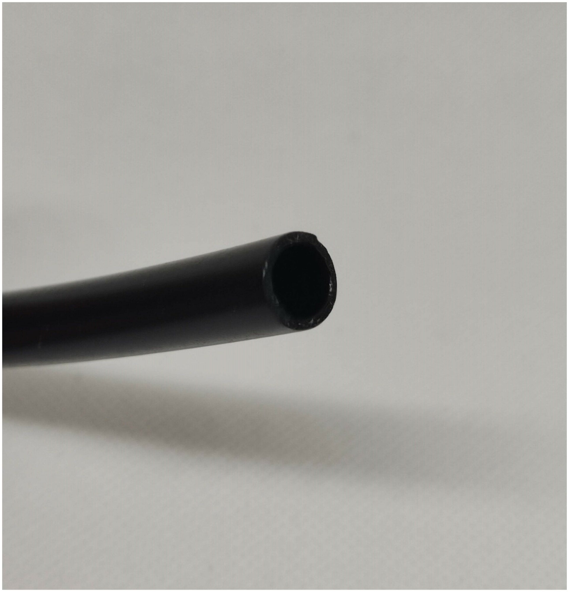 Трубка (шланг) чёрная d-7(9)мм. L-10 метров (магистральная) - фотография № 3