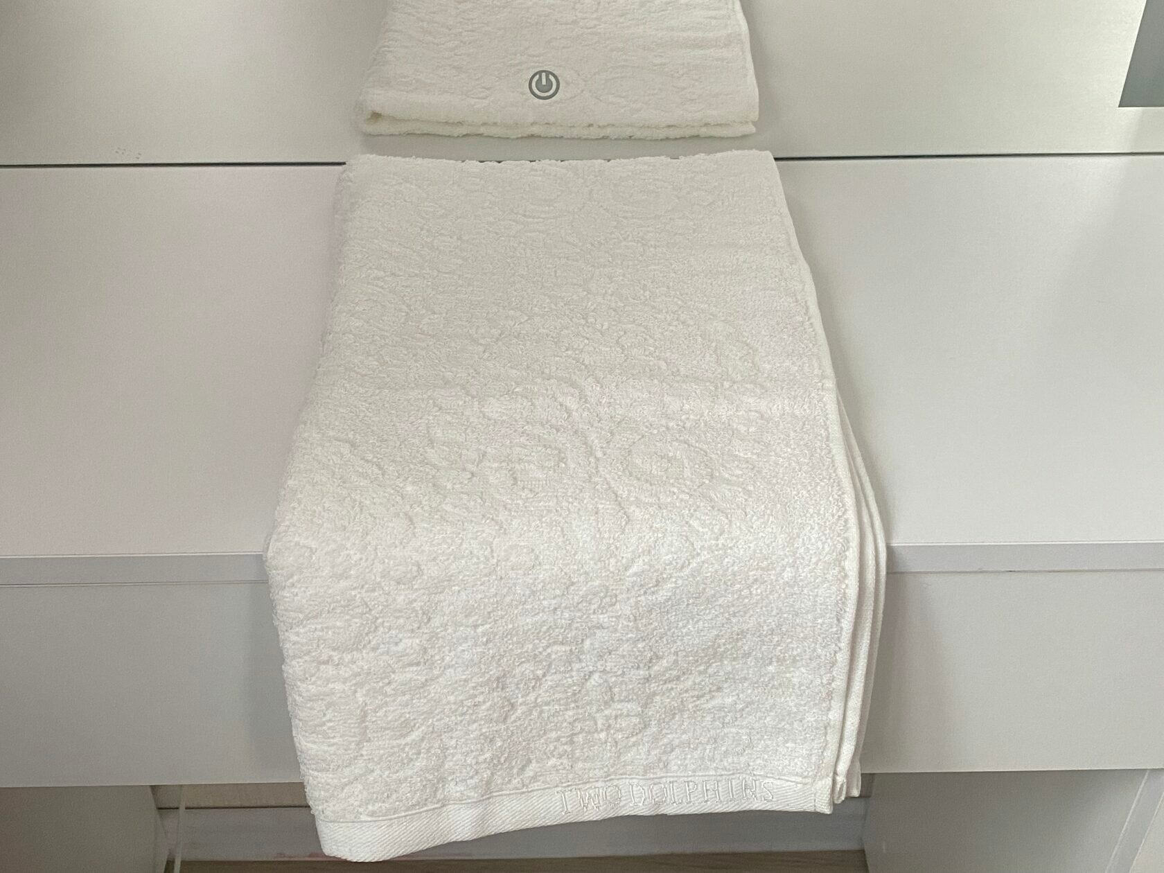 Махровое полотенце TWO DOLPHINS Белое