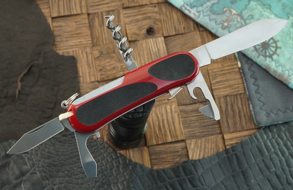 Лимитированный нож Victorinox Evolution S101 Red black