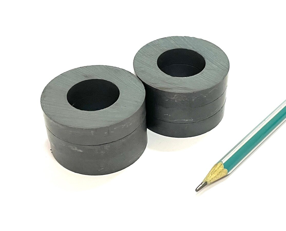 Ферритовый магнит D45*d22*H9 мм