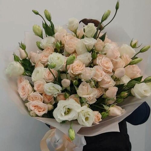 Изображение товара "Для тебя" Авторский букет с кустовой пионовидной розой и эустомой 15 веток