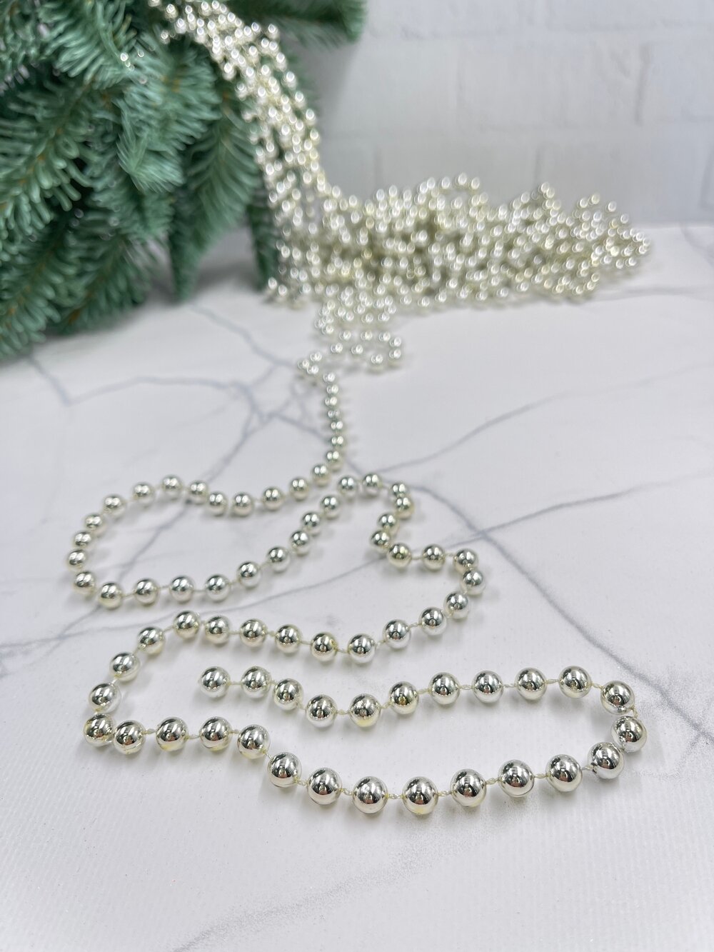 Бусы пластиковые на елку ø 08 см серебро 1000 см в прозрачной упаковке