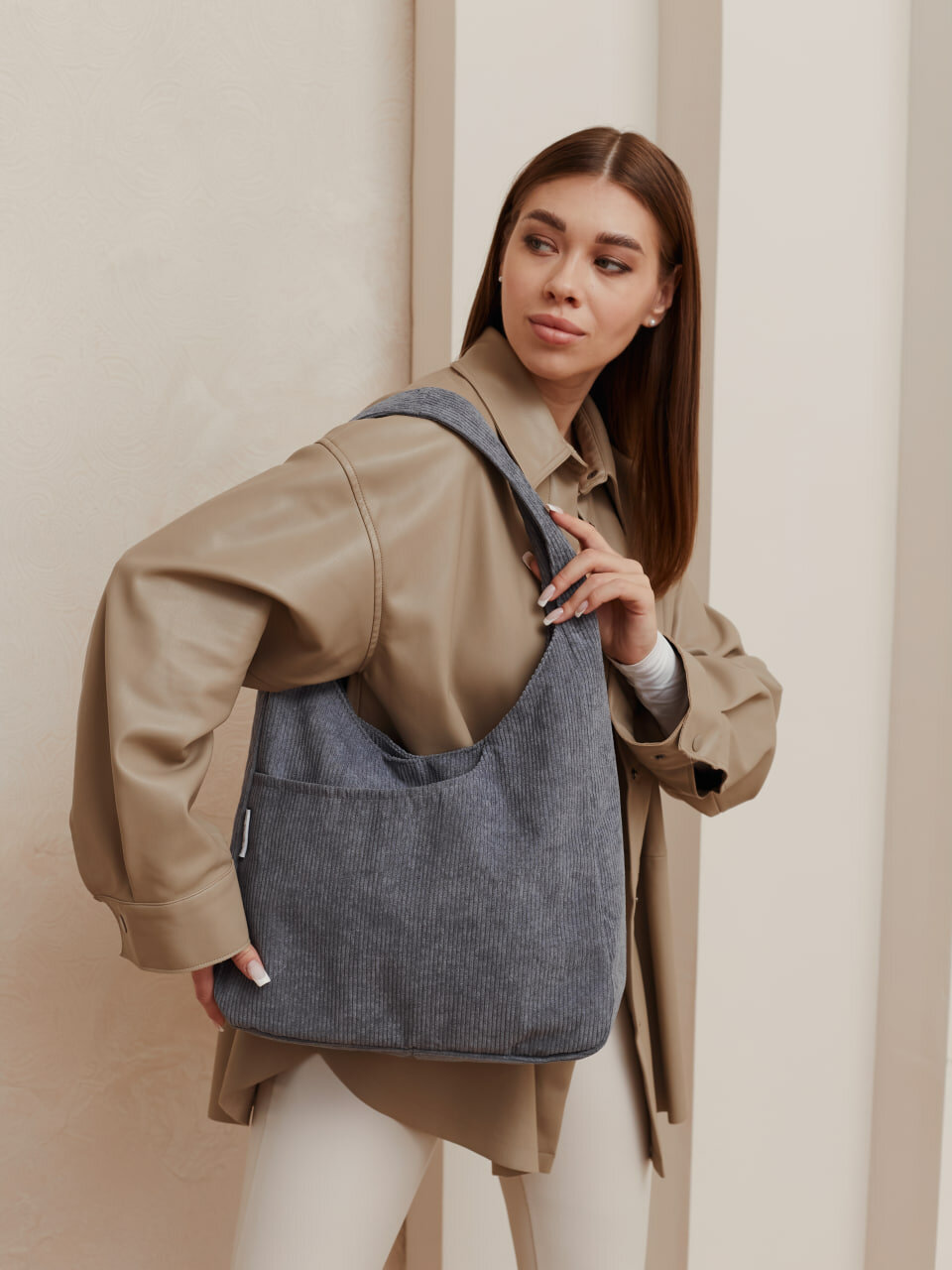 фото Сумка-шоппер женская серая из вельвета Jils. Сумка женская через плечо с замком, без принта, тканевая, с ручкой, большая, пляжная, хобо, тоут