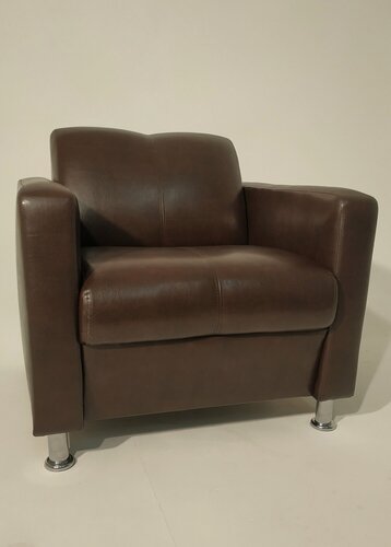 Изображение товара Кресло офисное Сенатор, механизм Нераскладной, 80х82х80 см, темно-коричневый, с отделочной строчкой