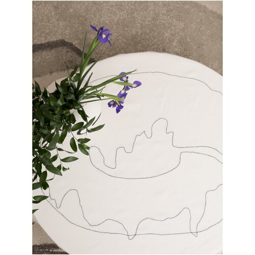 Скатерть с ручной вышивкой