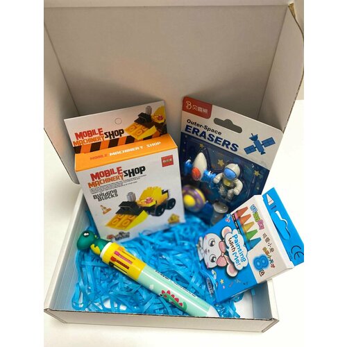 Детский подарочный бокс, набор для мальчика с игрушками и канцтоварами из 4-х предметов