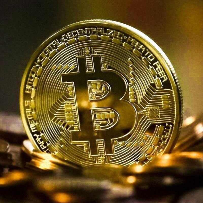 Биткоин сувенирная монета Bitcoin 1 шт в пластиковых кейсах золотой цвет BTC