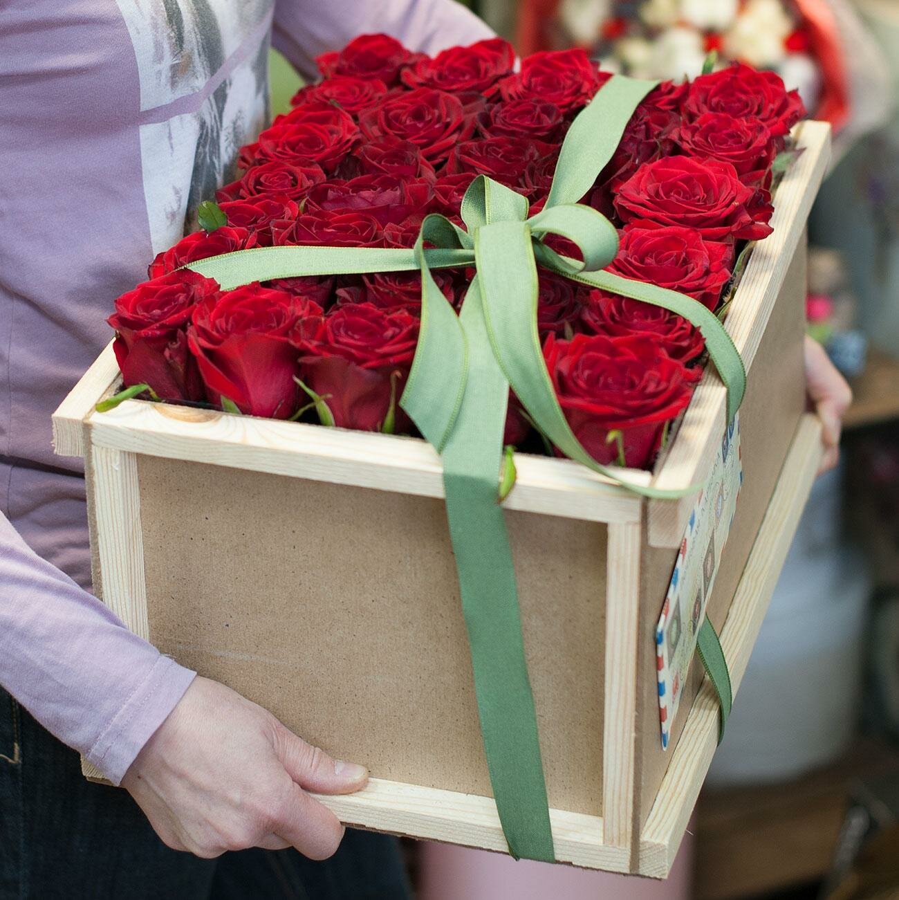 Цветочная композиция Charlotte "Любовное послание" 33 розы красная