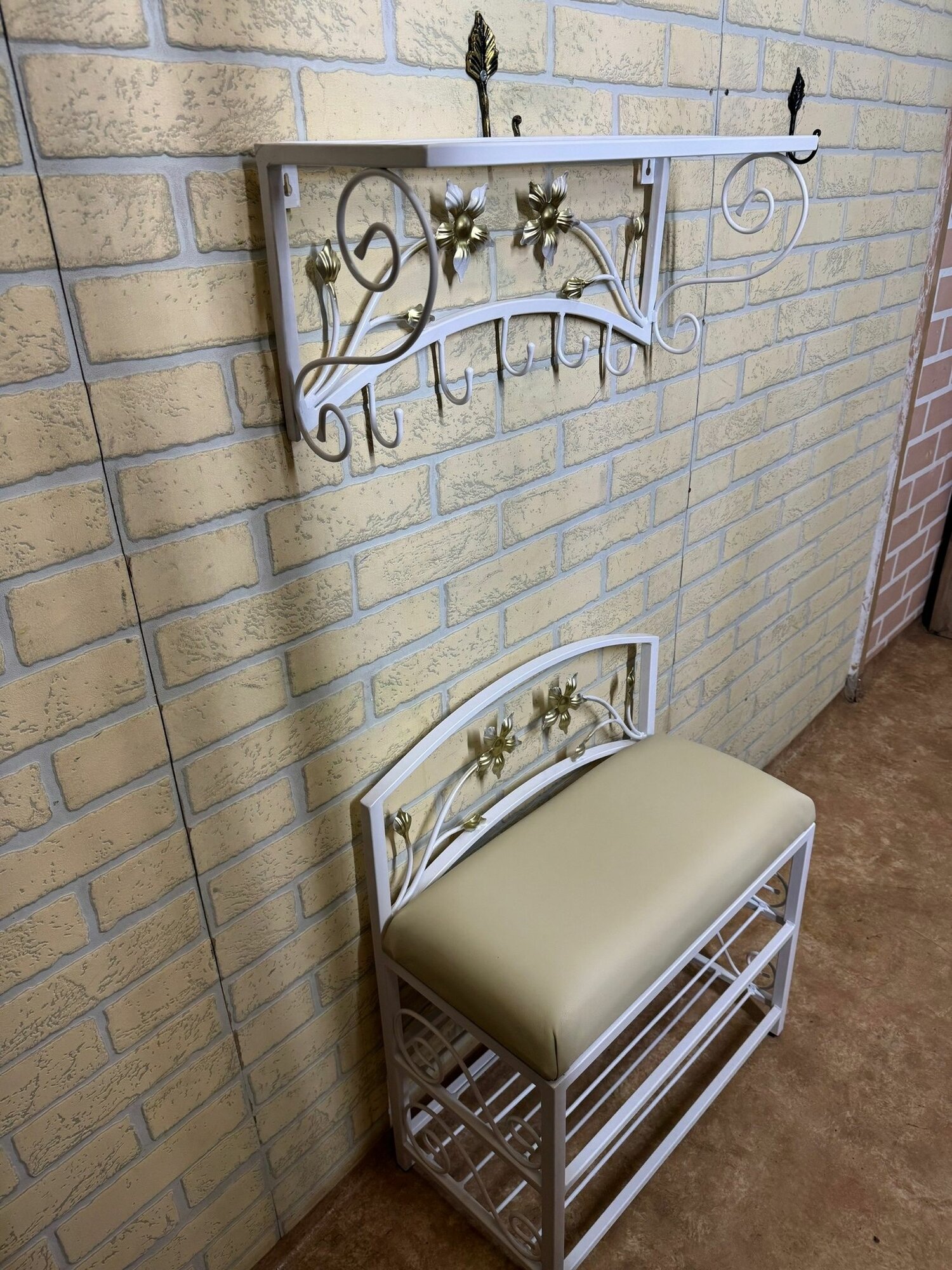 Кованая прихожая, вешалка + банкетка, Студия кованой мебели Нива, цвет белый/слоновая кость — фото 1