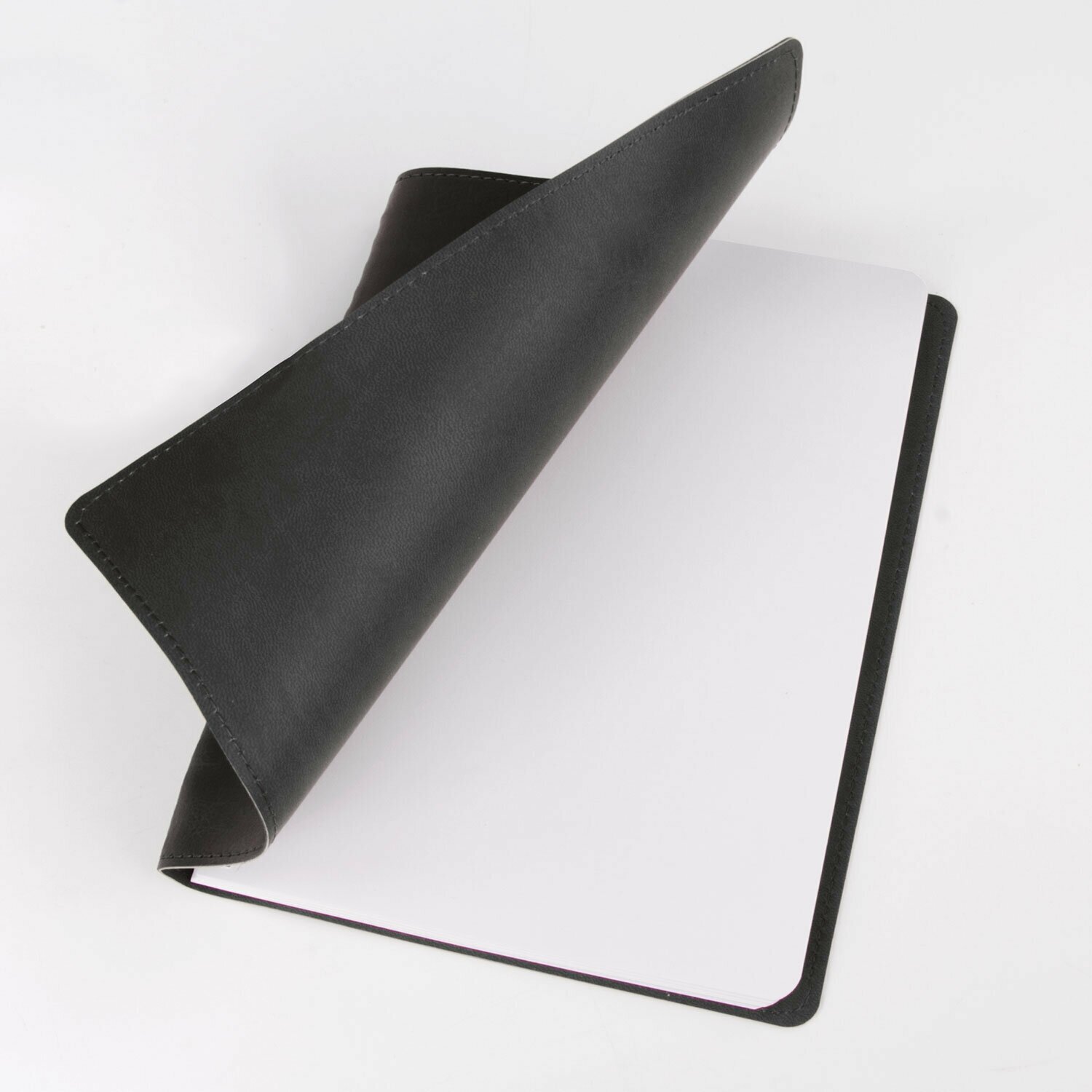 Тетрадь Brauberg А5, (148х218 мм), "Office Pro", под кожу, гребень, 80 листов, черная (111046)