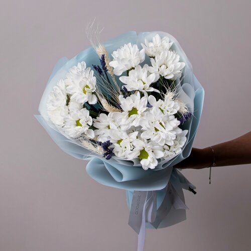 Изображение товара Букет цветов Пшеничная коса XS из хризантем и лаванды в коробке и аквабоксе от "Простоцветы"