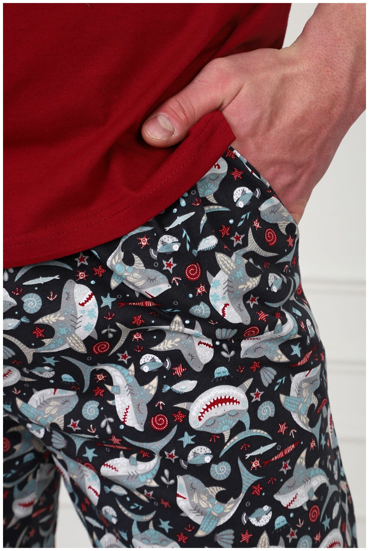 Мужская пижама футболка и брюки Рыбка моя Бургундия размер 52 Кулирка Оптима трикотаж футболка с коротким рукавом брюки с карманами - фотография № 2