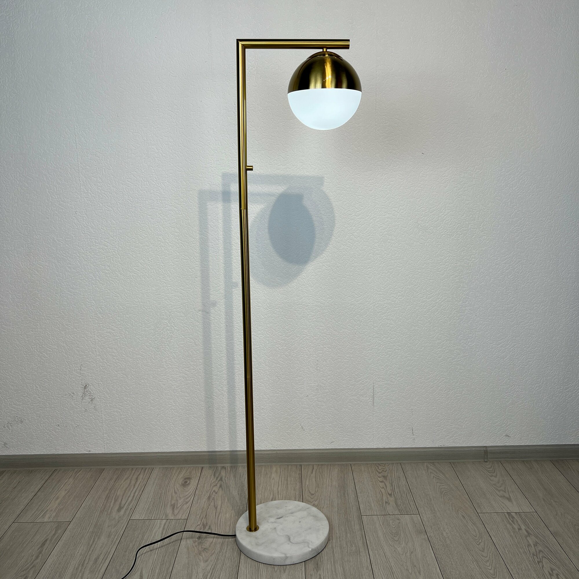 Торшер Geneva Single Glass Globe Floor Lamp