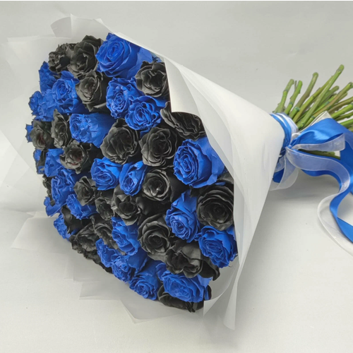 Букет из синих и черных роз