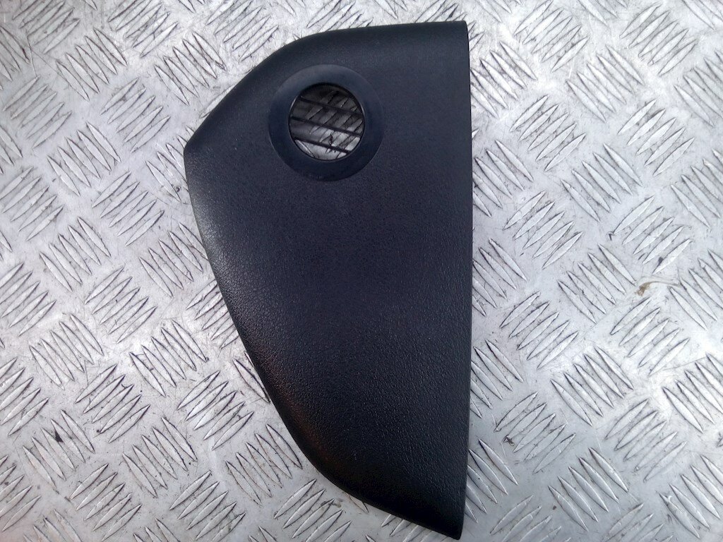 Накладка декоративная на торпедо Audi A6 C6 4F0857086C арт. 553351