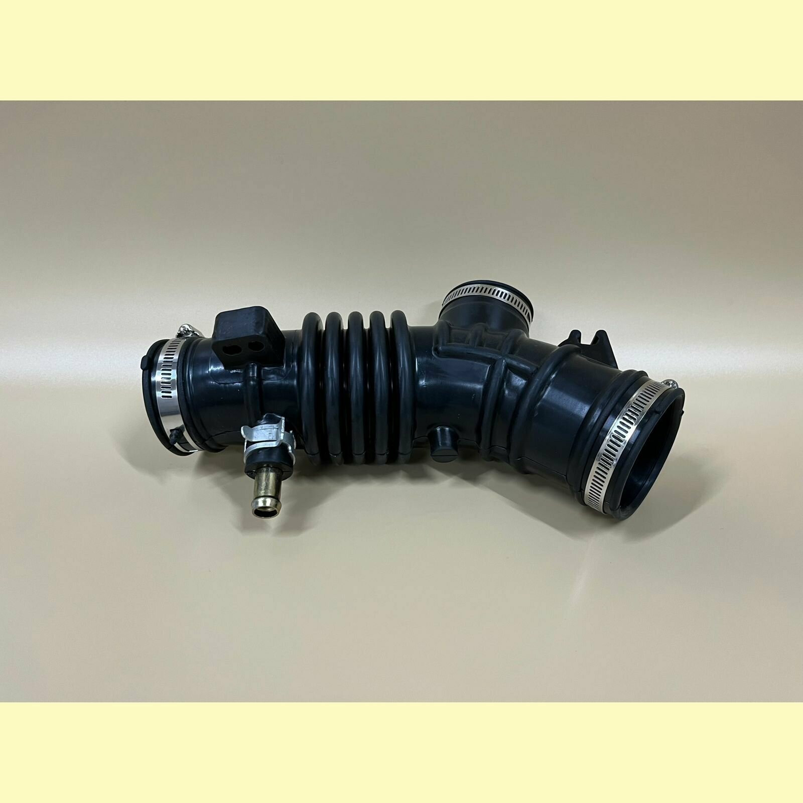 фото Патрубок воздушного фильтра Nissan Primera P12 1.6/1.8 2002-2007 г. в.