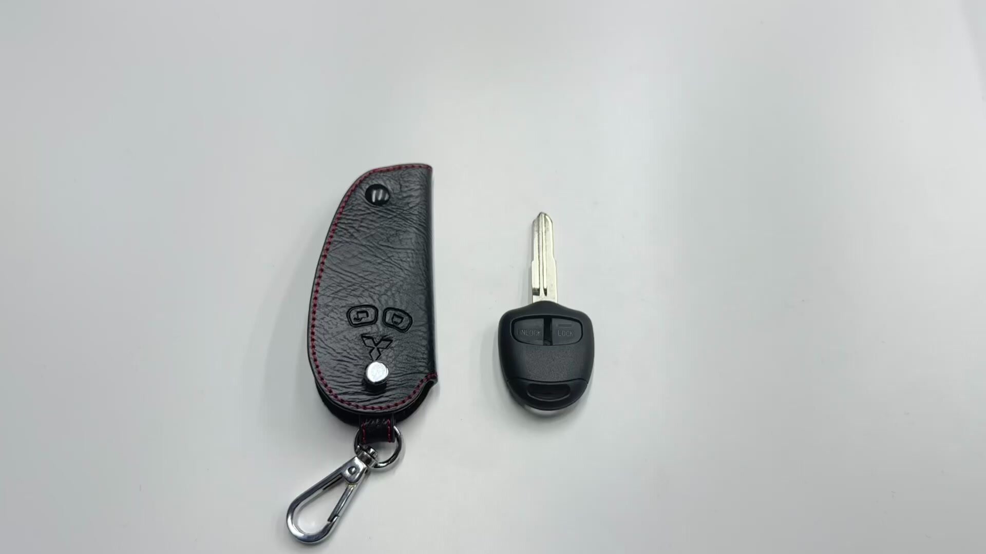 Чехол для автомобильного ключа Mitsubishi (Митсубиси) Цвет Черный Нить Красная — фото 1