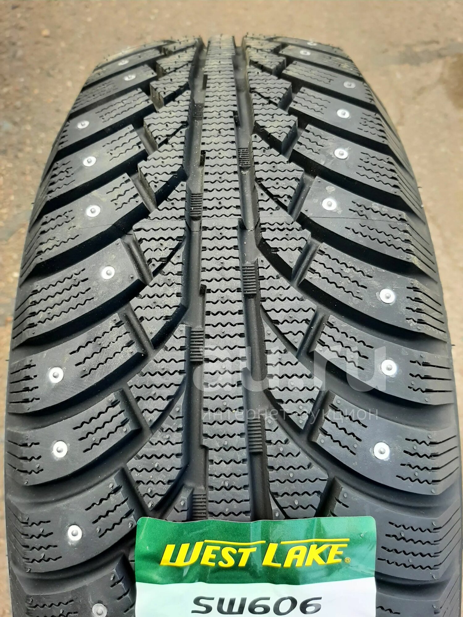 Westlake SW606 215/45R17 91H XL Шипованная автомобильная шина