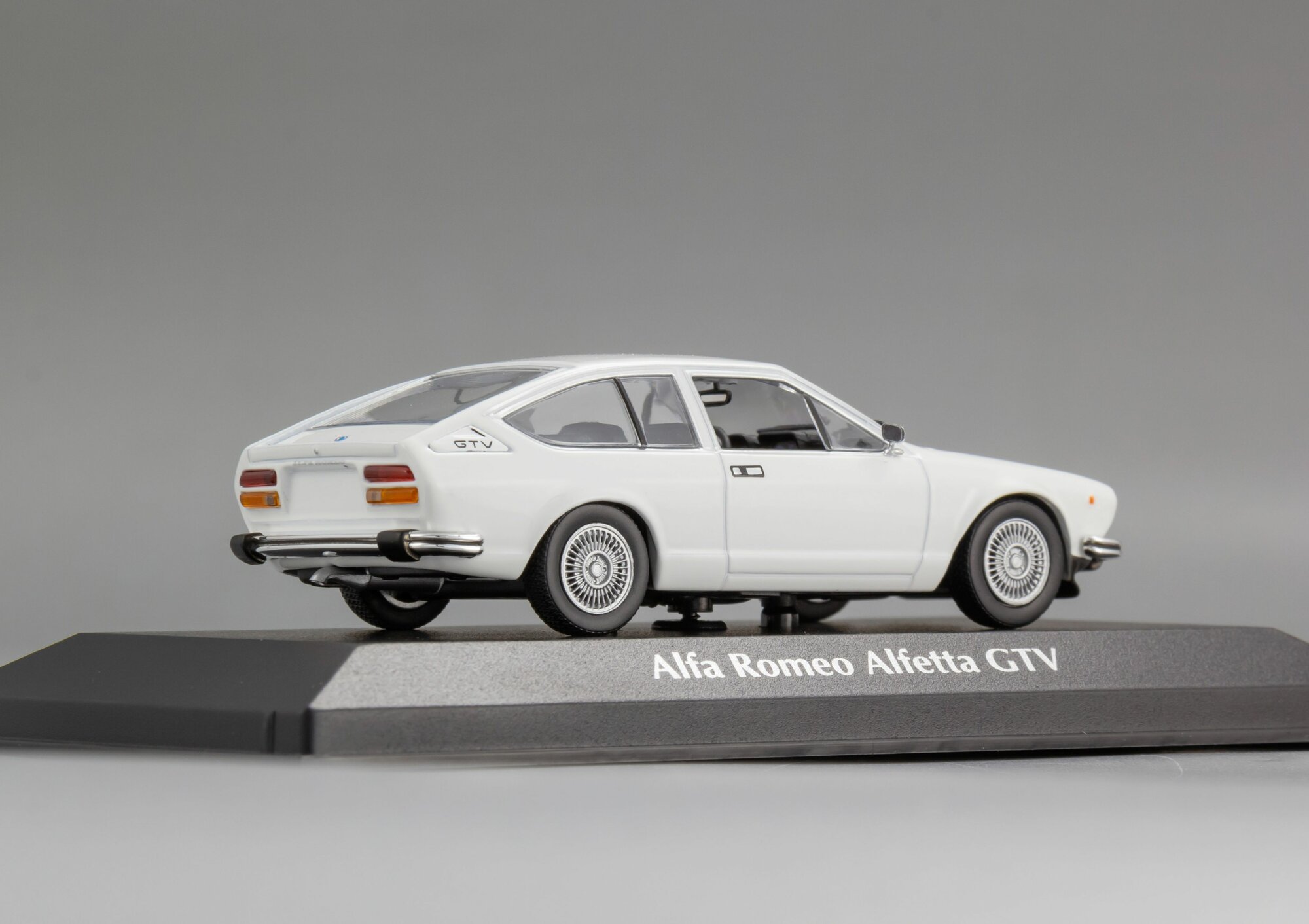 Масштабная модель Alfa Romeo Alfetta GTV - 1976 — фото 1