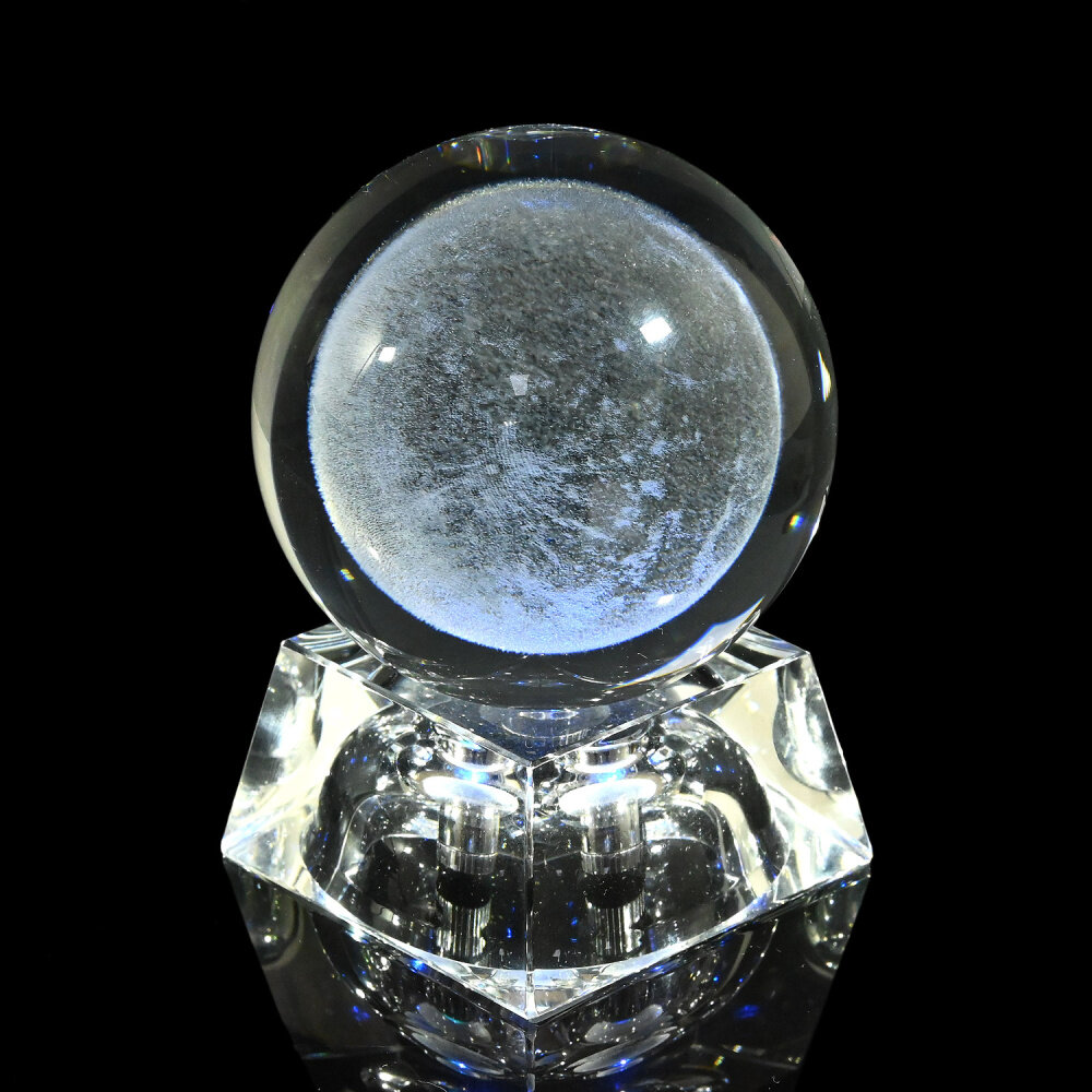 фото Шар с 3D гравировкой стеклянный "Луна" на подставке с подсветкой, диаметр 59мм РадугаКамня