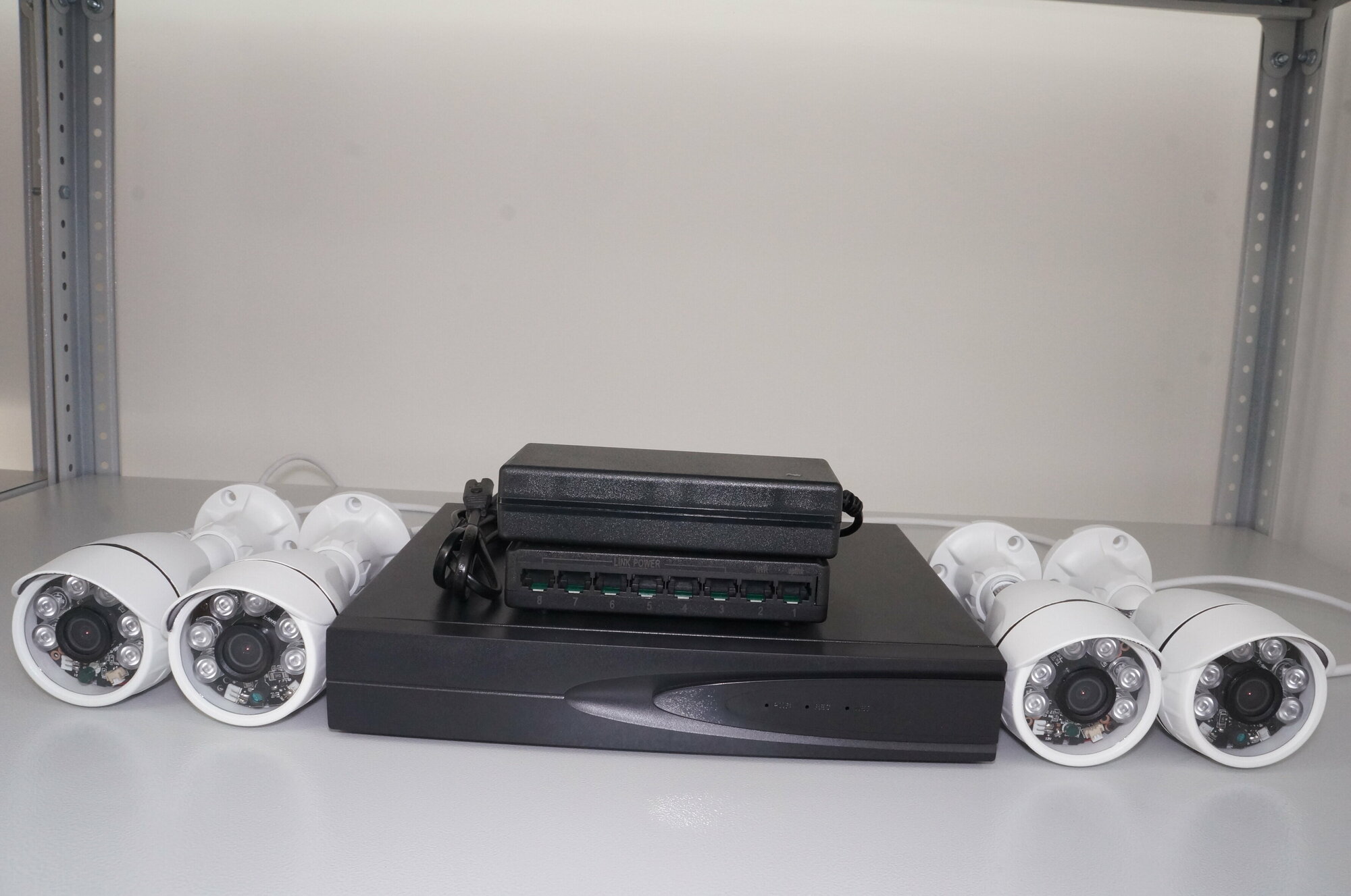 Готовый IP цифровой комплект видеонаблюдения 4Мп PoE 12V