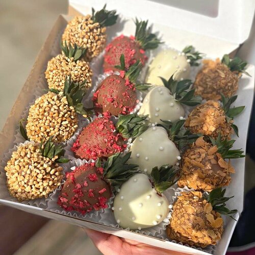 Грильяж Sweet Berry букет вкусов из свежей клубники и молочного шоколада 3690₽