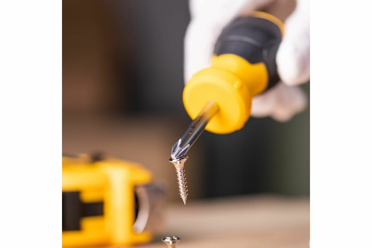 Отвертка крестовая Deli DL636038 PH2x38мм Материал: CR-V. Двухком. ручка. Хромир.