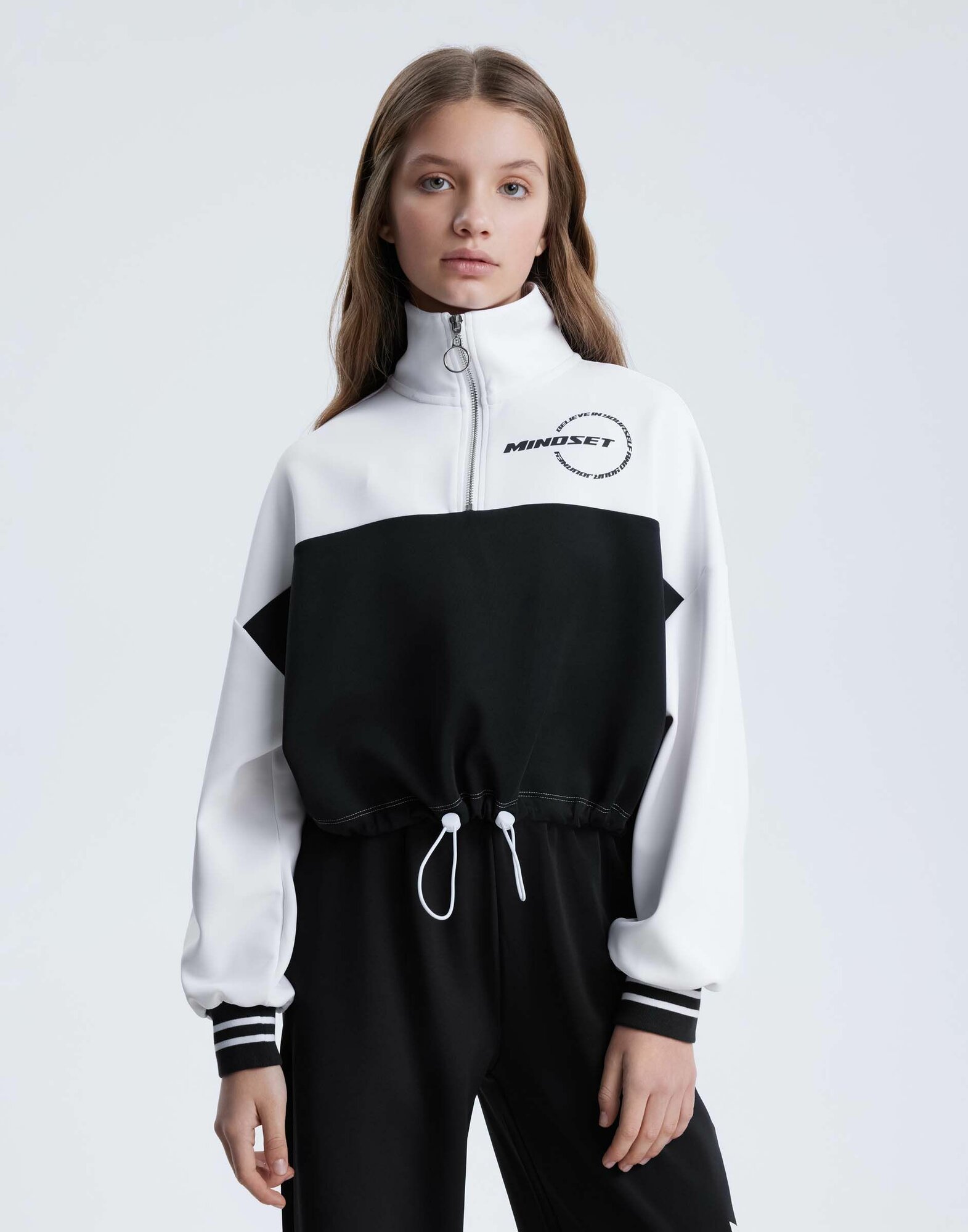 Свитшот спортивный Gloria Jeans размер 10-12л/146-152 белый/черный