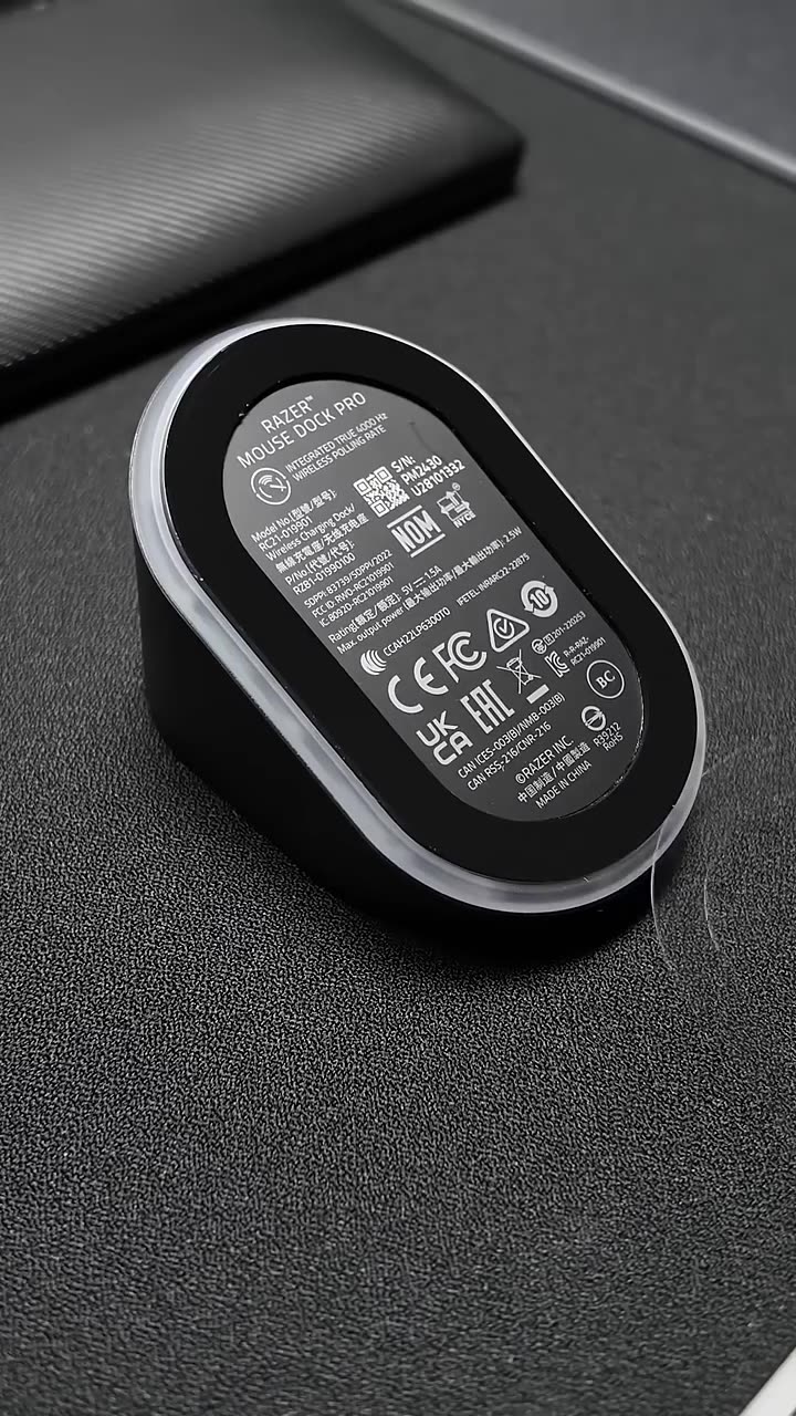 Беспроводная док-станция с приемником Razer Mouse Dock Pro + Wireless Charging Puck Bundle RZ81-01990100-B3M1 — фото 1