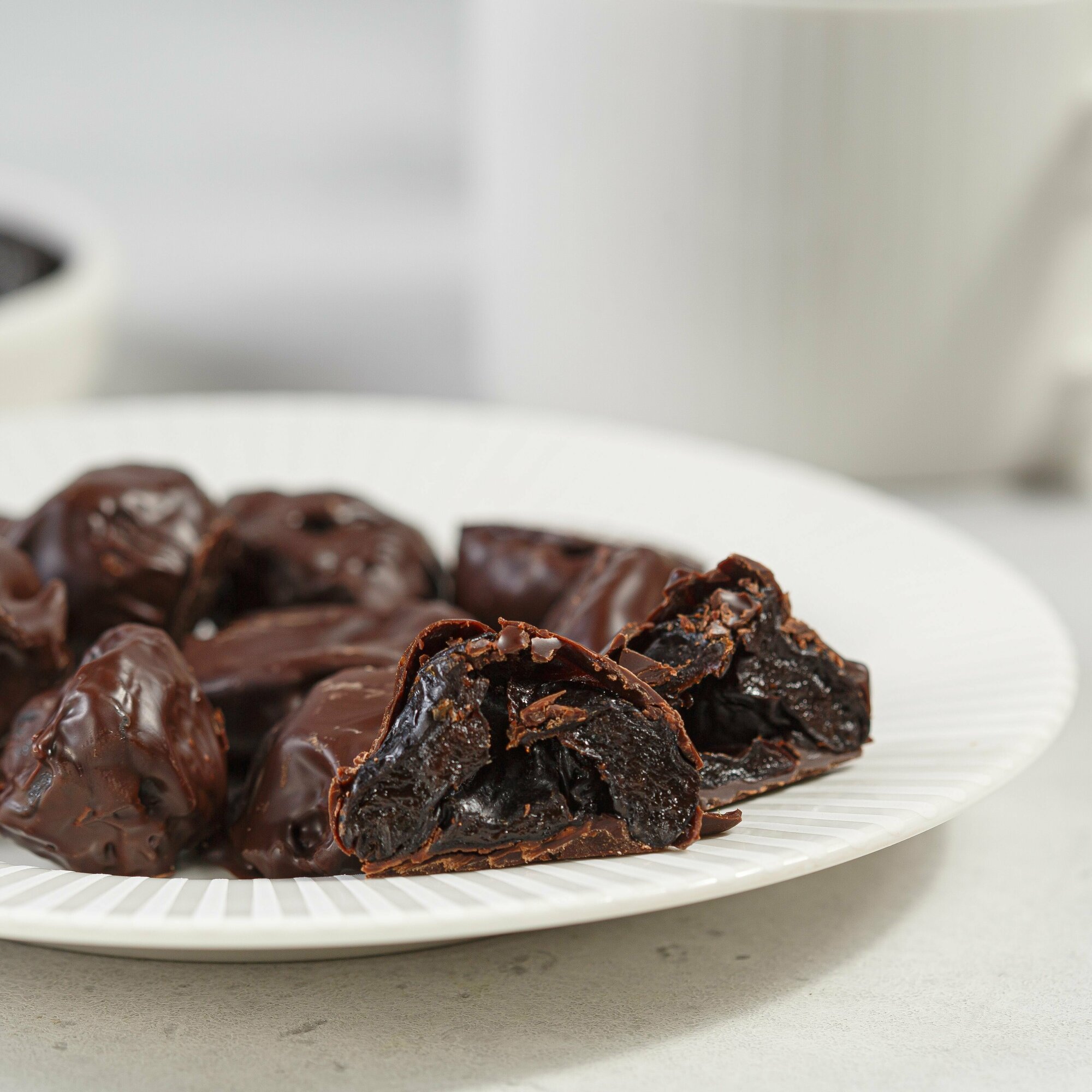 Чернослив в Бельгийском темном шоколаде (какао 56%) - фотография № 3