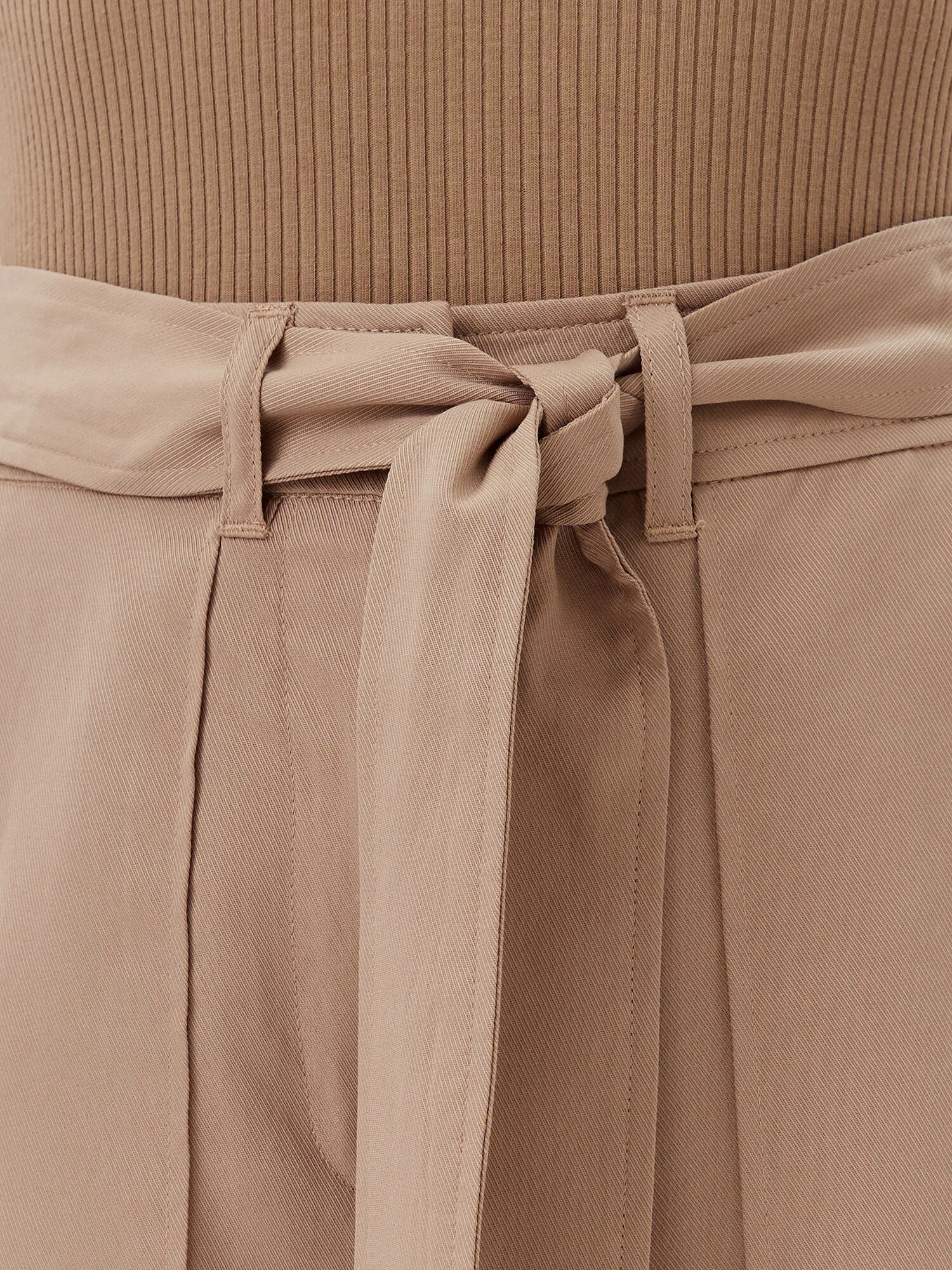 Шорты GUESS NEW NINA BELTED SHORT, размер XS, песочно-коричневый — фото 1