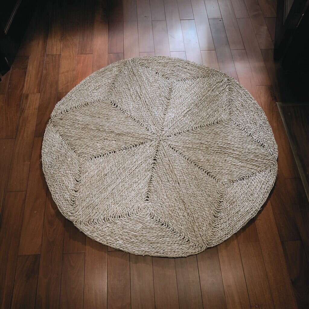 фото Круглый ковер из морской травы