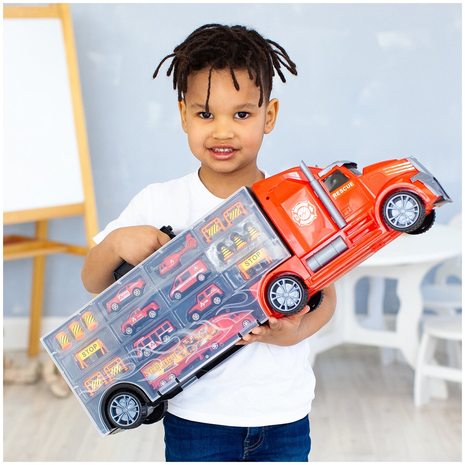 Детская машинка серии "Служба спасения" (Автовоз-кейс 64 см, красный. Набор: 4 машинки, 1 автобус, 1 вертолет, 1 фура и 12 дорожных знаков) G205-005