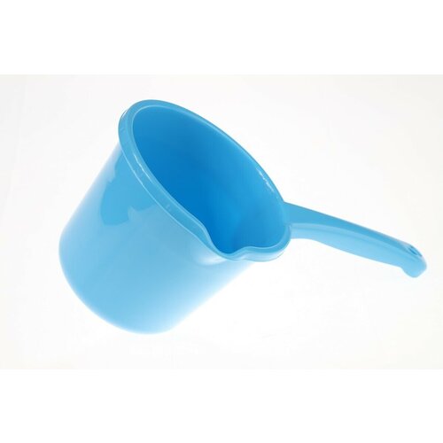 Ковш пластиковый 1,5л с носиком и длинной ручкой 09152 голубой (Дунья)