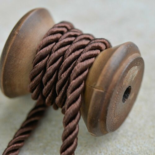 Шнур нейлоновый витой 5 мм 5 метров для шитья / рукоделия / браслетов, цвет коричневый