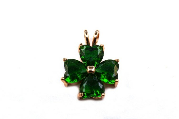 Подвеска Клевер 19х14х4мм, отверстие 2мм, цвет золото/зеленый, латунь/стекло, 22-113, 1шт