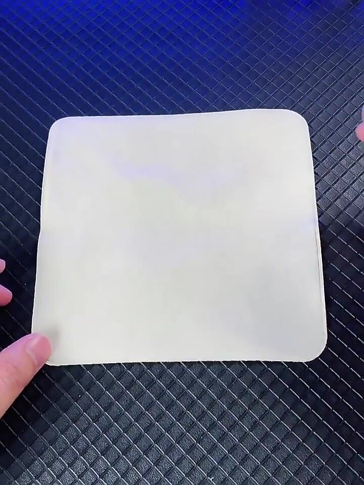 Чистящая салфетка S-MAX Apple Polishing Cloth для экрана MacBook и дисплея Iphone (Apple Watch) 2 шт, серая — фото 1