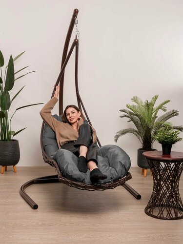 Изображение товара Подвесное кресло лежачее, с ротангом коричневое, серая подушка