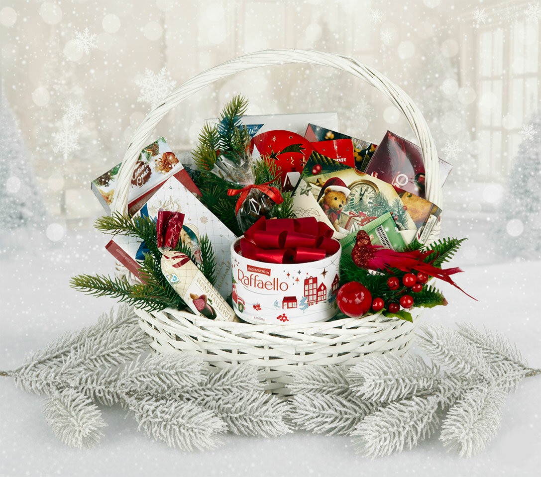 Корзина на новый год "Огниво" с конфетами